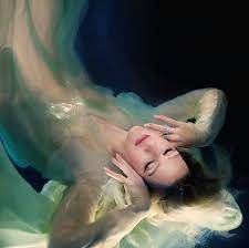 Ellie Goulding - Higher Than Heaven (Deluxed Edition)
