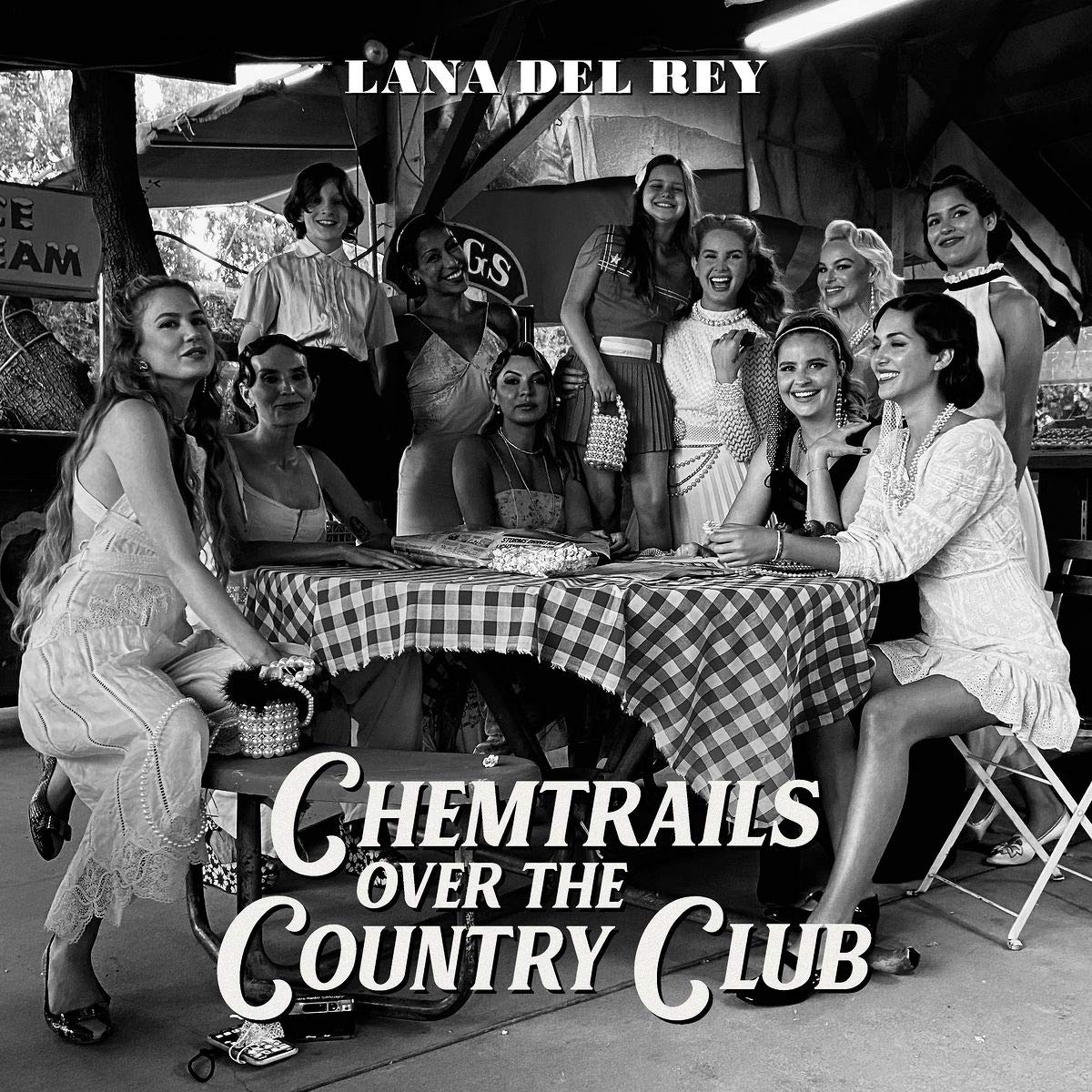 Lana Del Rey - Chemtrails Over The Country Club